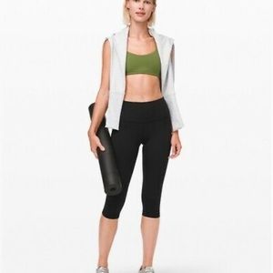 Wunder under high rise half tight size 4 NWOT